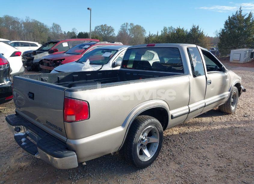 Photo 4 of 2001 Chevrolet S-10 LS (VIN 1GCCS19W618108372)