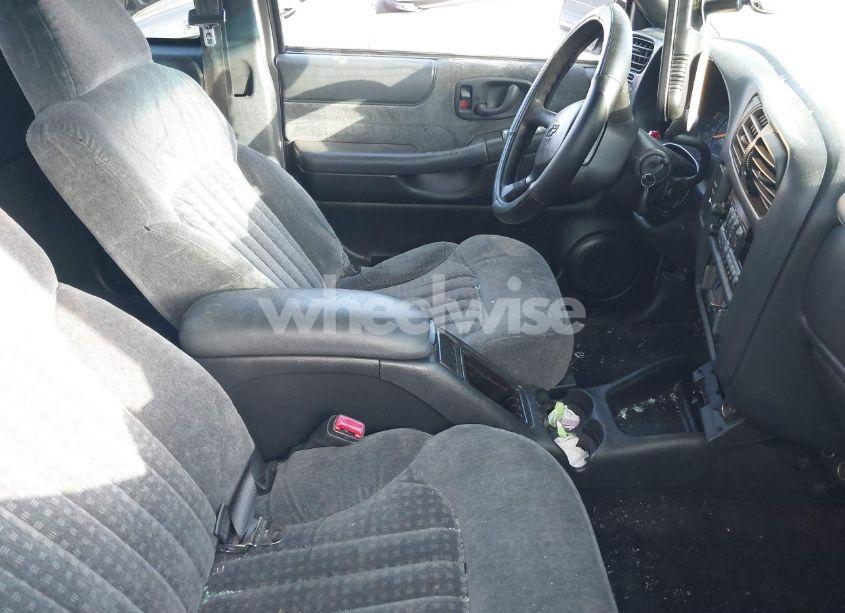 Photo 5 of 2001 Chevrolet S-10 LS (VIN 1GCCS19W618108372)