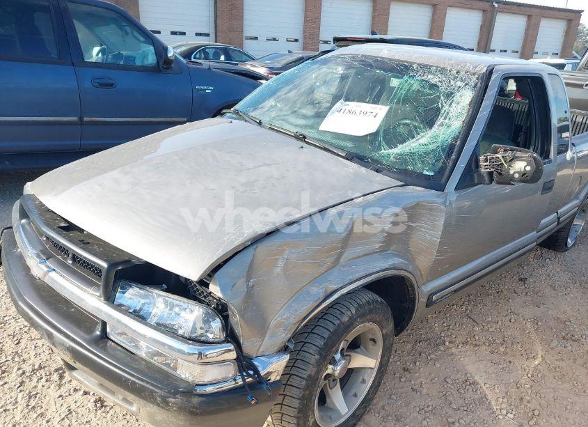 Photo 6 of 2001 Chevrolet S-10 LS (VIN 1GCCS19W618108372)