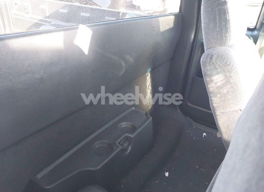 Photo 8 of 2001 Chevrolet S-10 LS (VIN 1GCCS19W618108372)