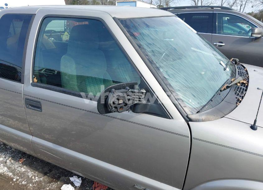 Photo 12 of 2002 Chevrolet S-10 LS (VIN 1GCCS19W628121477)