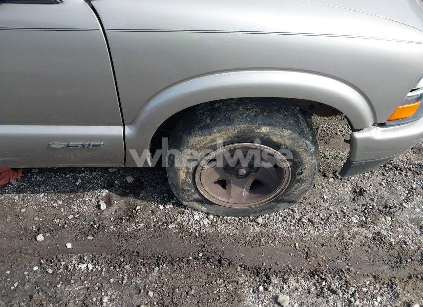 Photo 13 of 2002 Chevrolet S-10 LS (VIN 1GCCS19W628121477)