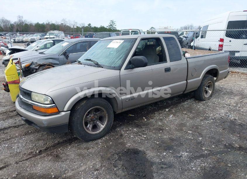 Photo 2 of 2002 Chevrolet S-10 LS (VIN 1GCCS19W628121477)