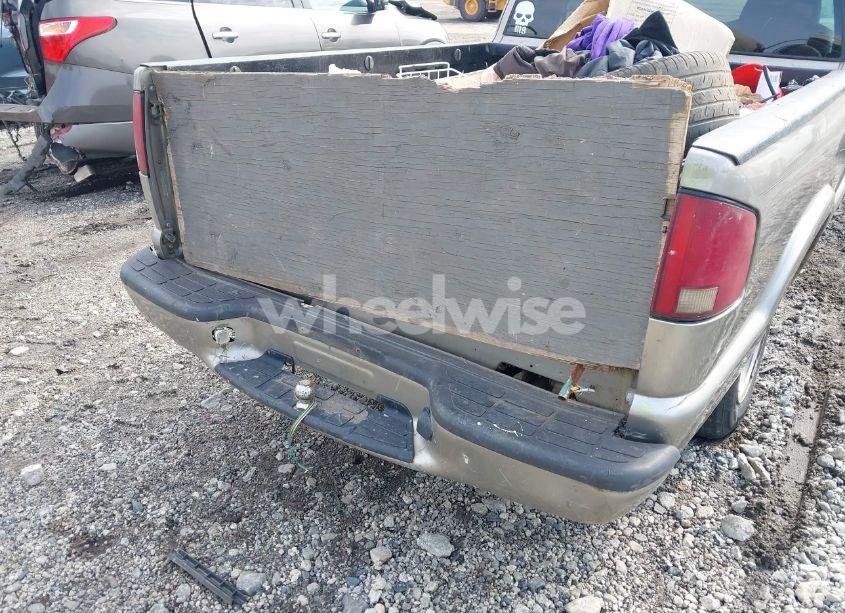 Photo 6 of 2002 Chevrolet S-10 LS (VIN 1GCCS19W628121477)