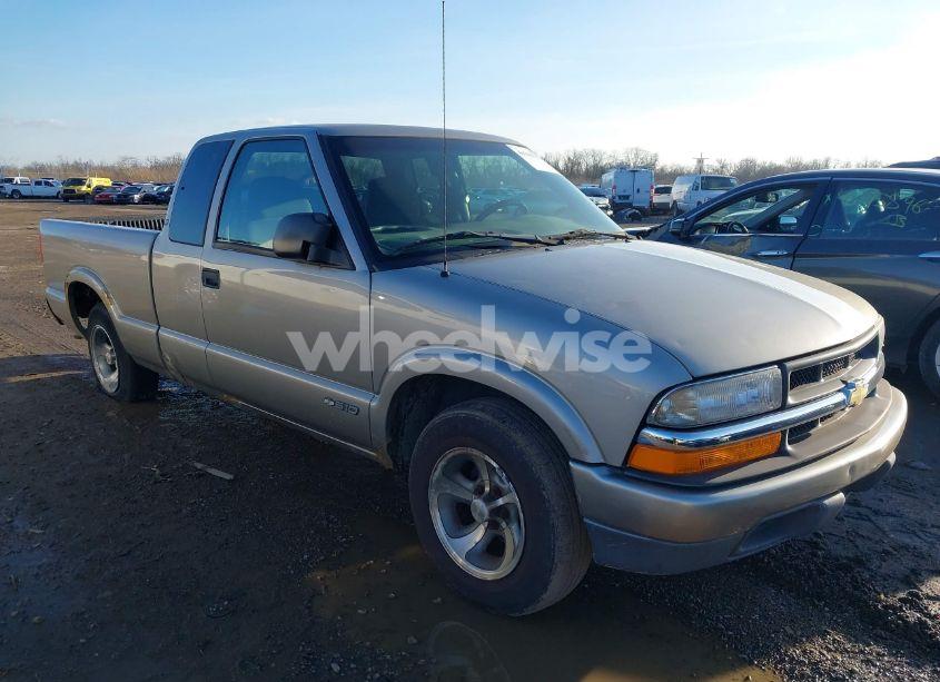2002 Chevrolet S-10 LS (VIN 1GCCS19W628244860) main photo