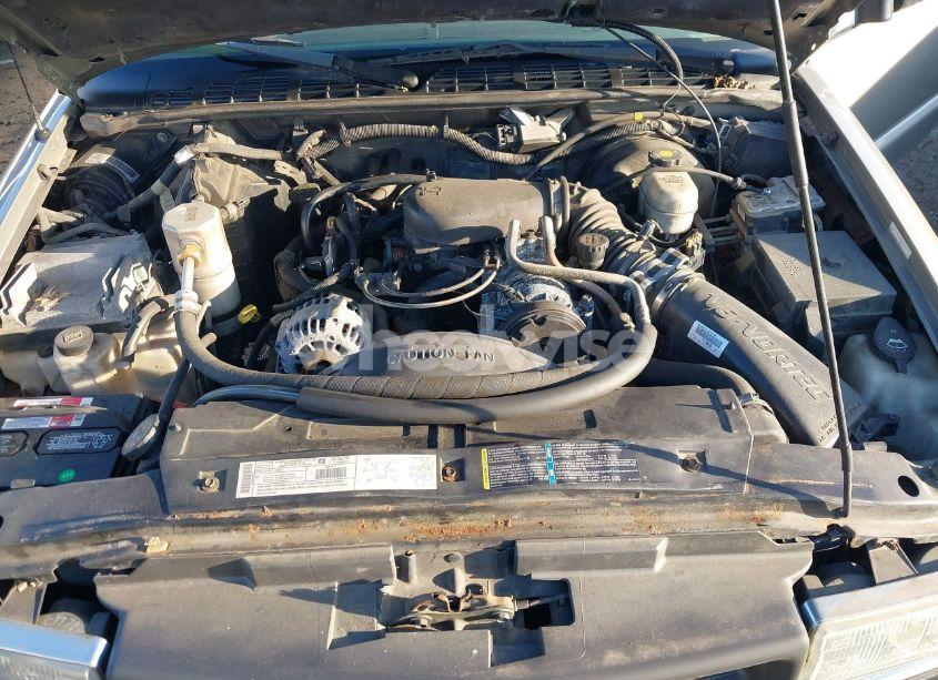 Photo 10 of 2002 Chevrolet S-10 LS (VIN 1GCCS19W628244860)