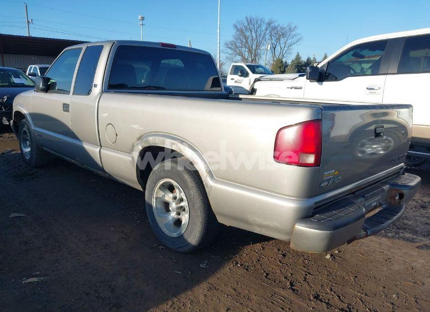Photo 3 of 2002 Chevrolet S-10 LS (VIN 1GCCS19W628244860)