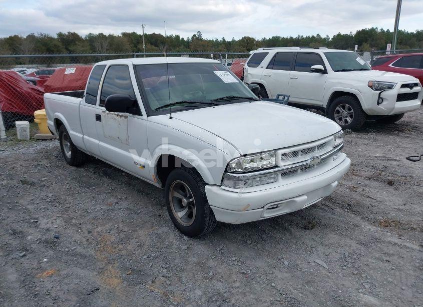 2002 Chevrolet S-10 LS (VIN 1GCCS19W628251386) main photo