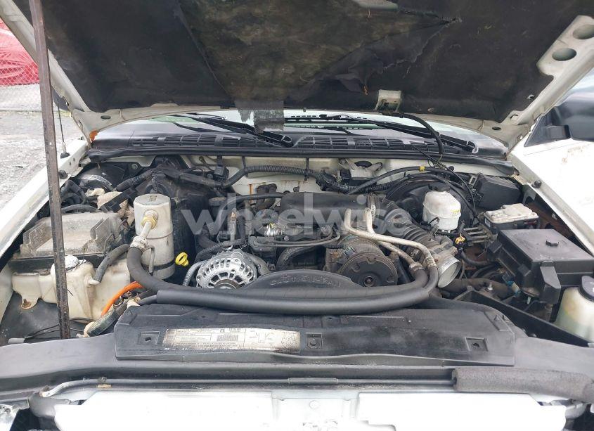 Photo 10 of 2002 Chevrolet S-10 LS (VIN 1GCCS19W628251386)