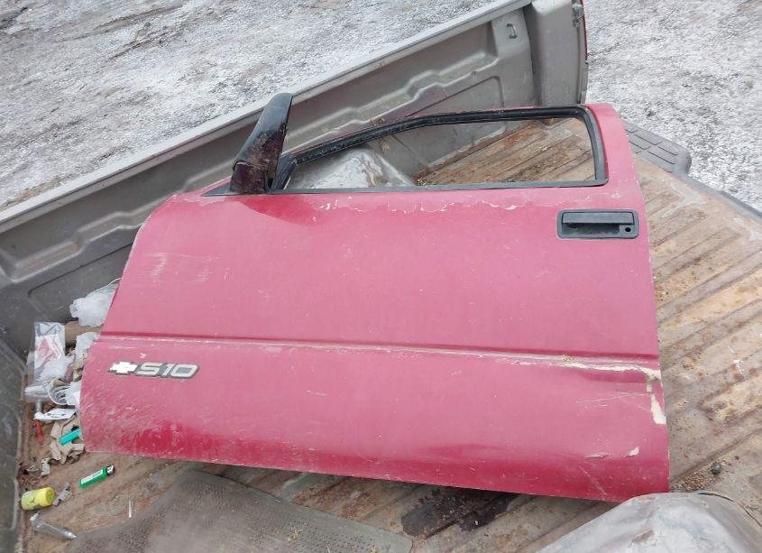 Photo 12 of 2001 Chevrolet S-10 LS (VIN 1GCCS19W718106713)