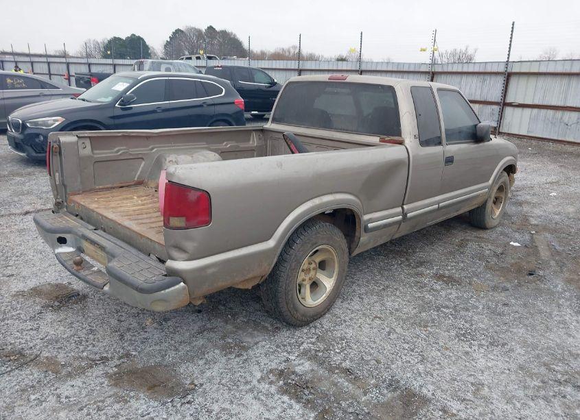 Photo 4 of 2001 Chevrolet S-10 LS (VIN 1GCCS19W718106713)