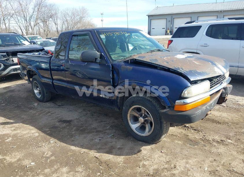 2002 Chevrolet S-10 LS (VIN 1GCCS19W728154519) main photo