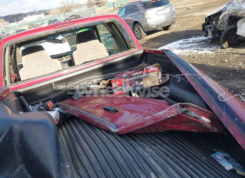 Photo 11 of 2002 Chevrolet S-10 LS (VIN 1GCCS19W728215013)