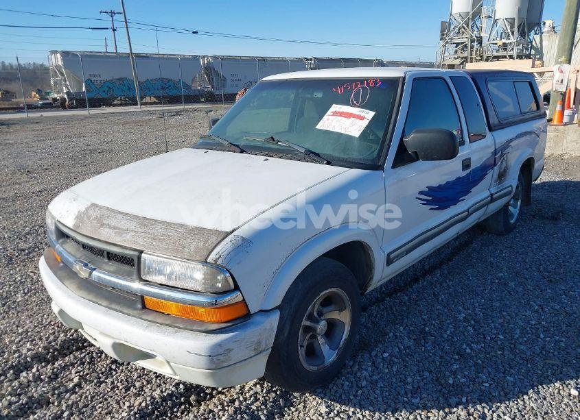 Photo 2 of 2000 Chevrolet S-10 LS (VIN 1GCCS19W7Y8308509)
