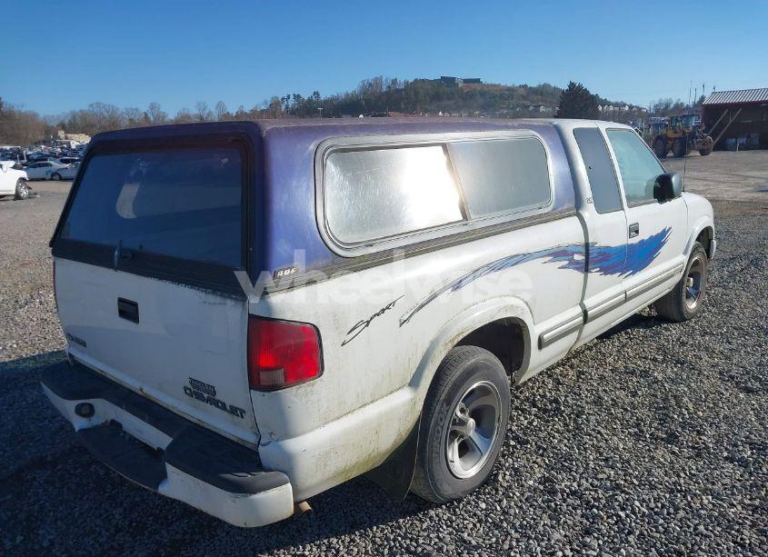 Photo 4 of 2000 Chevrolet S-10 LS (VIN 1GCCS19W7Y8308509)
