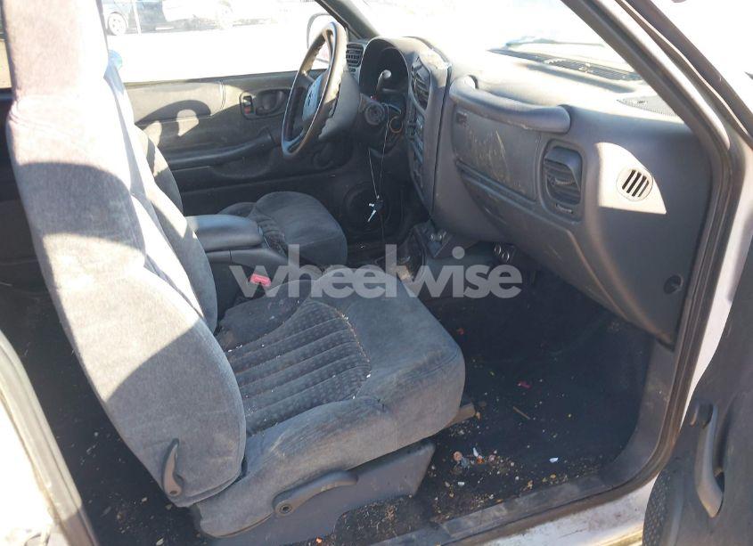 Photo 5 of 2000 Chevrolet S-10 LS (VIN 1GCCS19W7Y8308509)