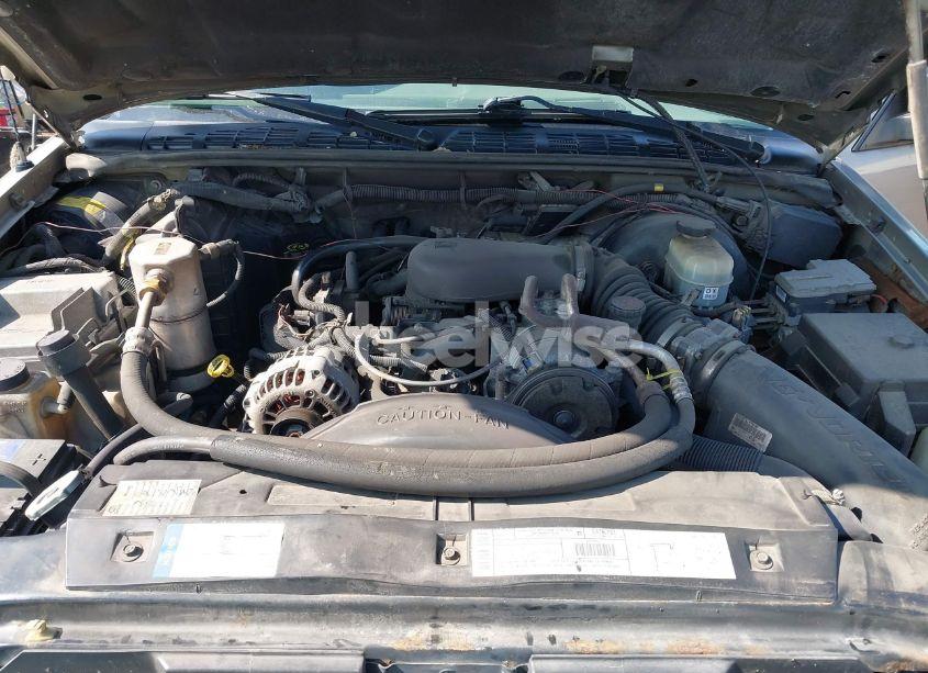 Photo 10 of 2001 Chevrolet S-10 LS (VIN 1GCCS19W818123049)