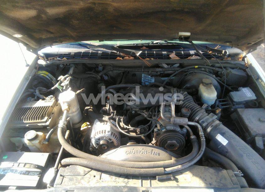 Photo 10 of 2000 Chevrolet S-10 LS (VIN 1GCCS19W8Y8256825)