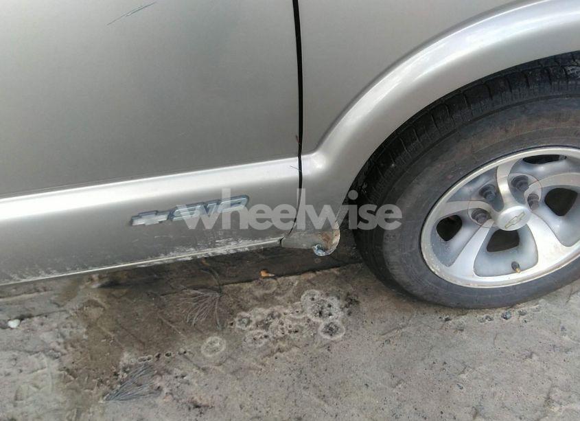 Photo 13 of 2000 Chevrolet S-10 LS (VIN 1GCCS19W8Y8256825)