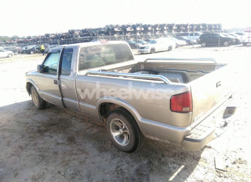 Photo 3 of 2000 Chevrolet S-10 LS (VIN 1GCCS19W8Y8256825)