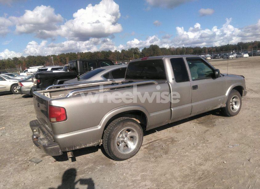 Photo 4 of 2000 Chevrolet S-10 LS (VIN 1GCCS19W8Y8256825)