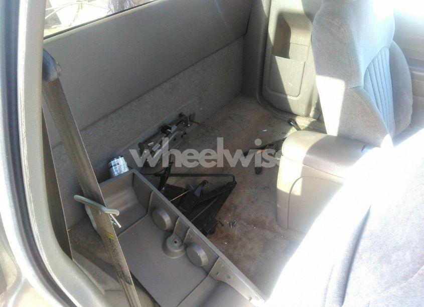 Photo 8 of 2000 Chevrolet S-10 LS (VIN 1GCCS19W8Y8256825)