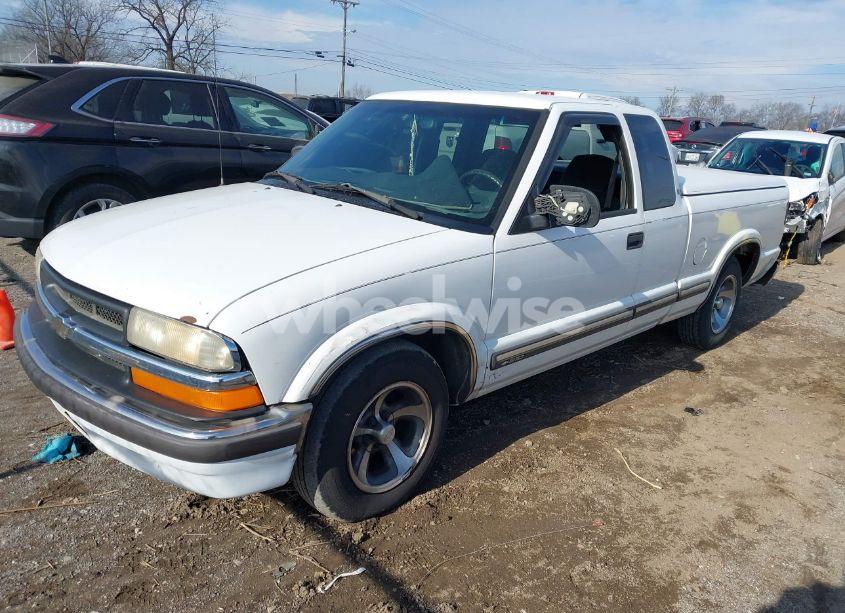 Photo 2 of 2001 Chevrolet S-10 LS (VIN 1GCCS19W918130818)