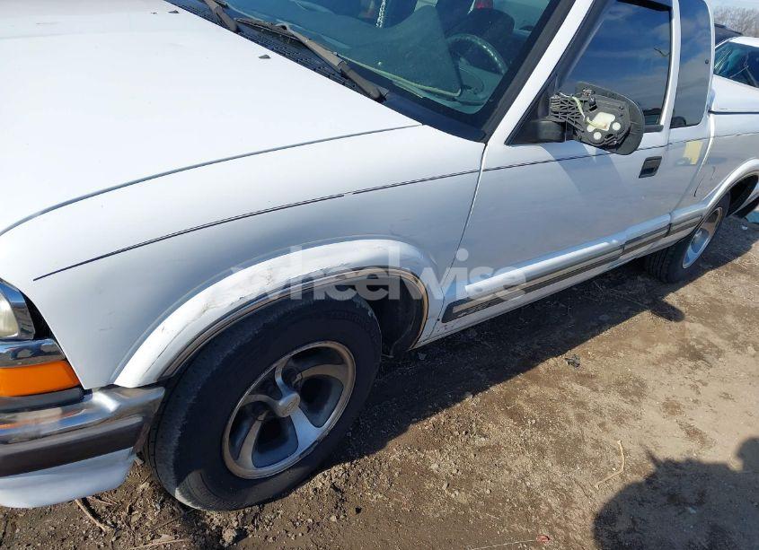 Photo 6 of 2001 Chevrolet S-10 LS (VIN 1GCCS19W918130818)