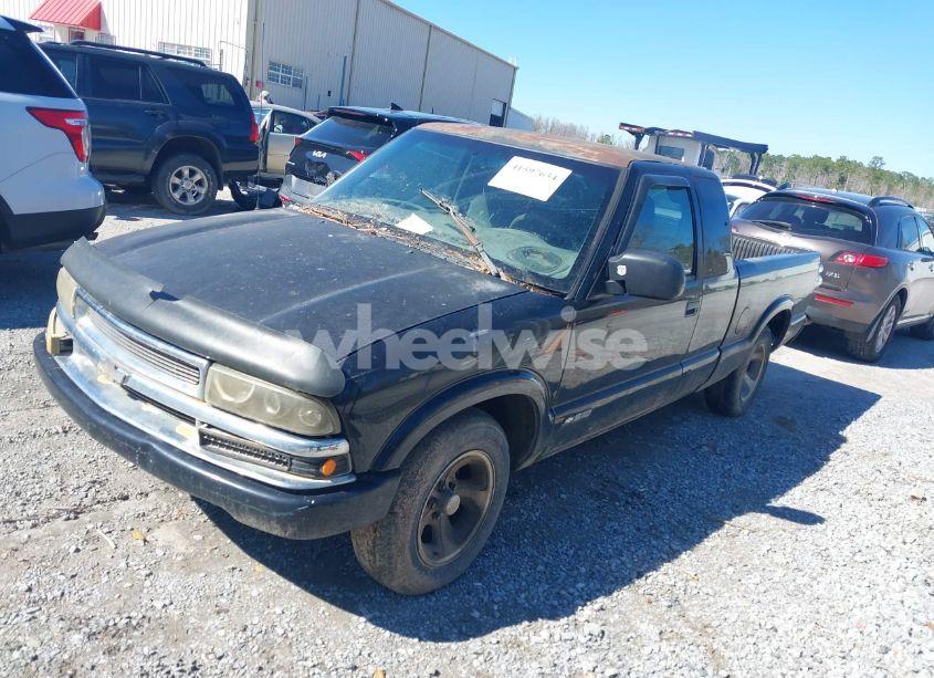 Photo 2 of 2001 Chevrolet S-10 LS (VIN 1GCCS19W918189223)