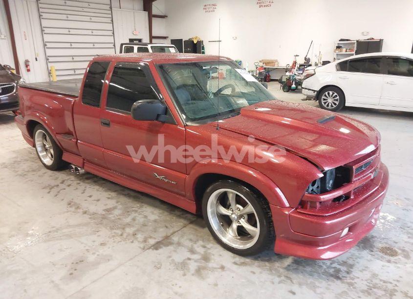 2002 Chevrolet S-10 LS (VIN 1GCCS19WX28170956) main photo
