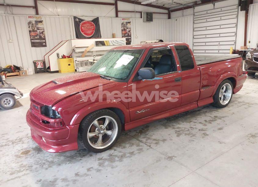 Photo 2 of 2002 Chevrolet S-10 LS (VIN 1GCCS19WX28170956)
