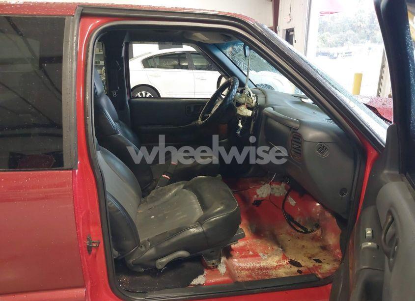 Photo 5 of 2002 Chevrolet S-10 LS (VIN 1GCCS19WX28170956)