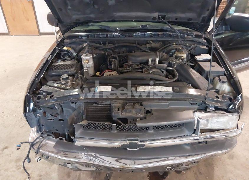 Photo 10 of 2000 Chevrolet S-10 LS (VIN 1GCCS19WXY8119160)