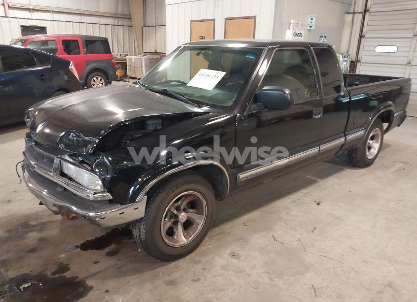 Photo 2 of 2000 Chevrolet S-10 LS (VIN 1GCCS19WXY8119160)