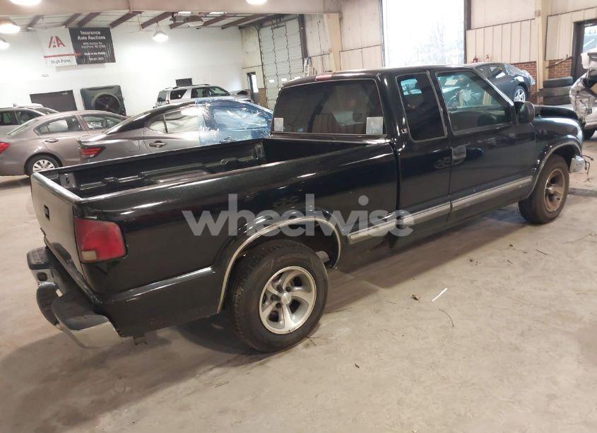 Photo 4 of 2000 Chevrolet S-10 LS (VIN 1GCCS19WXY8119160)