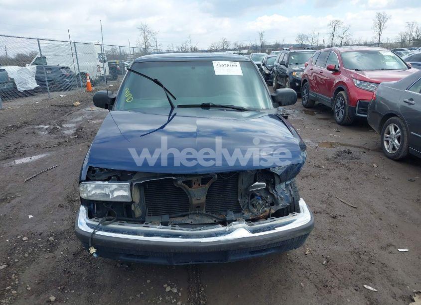 Photo 12 of 2000 Chevrolet S-10 LS (VIN 1GCCS19WXY8242120)
