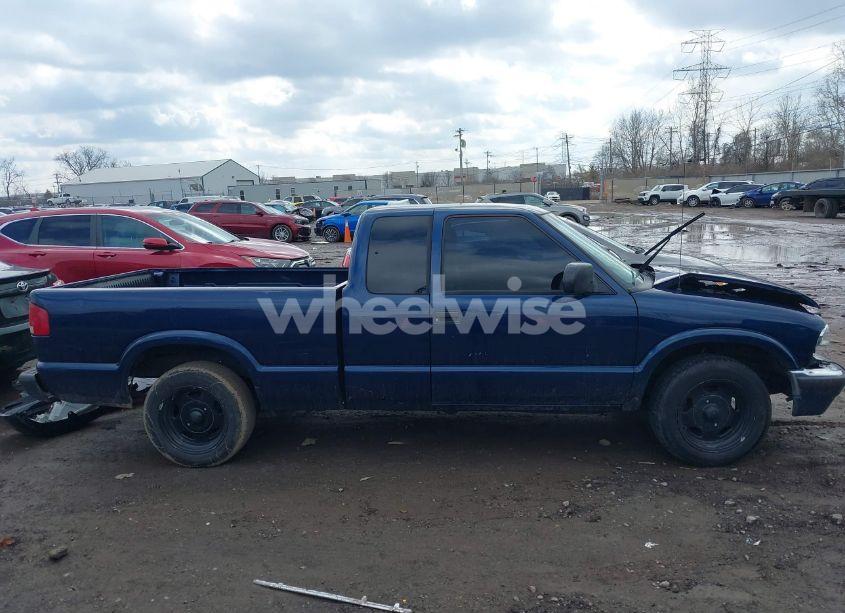 Photo 13 of 2000 Chevrolet S-10 LS (VIN 1GCCS19WXY8242120)