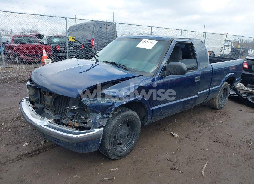 Photo 2 of 2000 Chevrolet S-10 LS (VIN 1GCCS19WXY8242120)