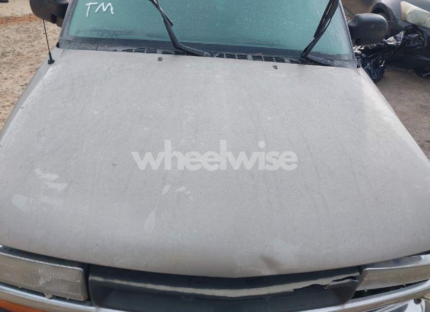 Photo 10 of 2000 Chevrolet S-10 LS (VIN 1GCCS19WXY8294864)