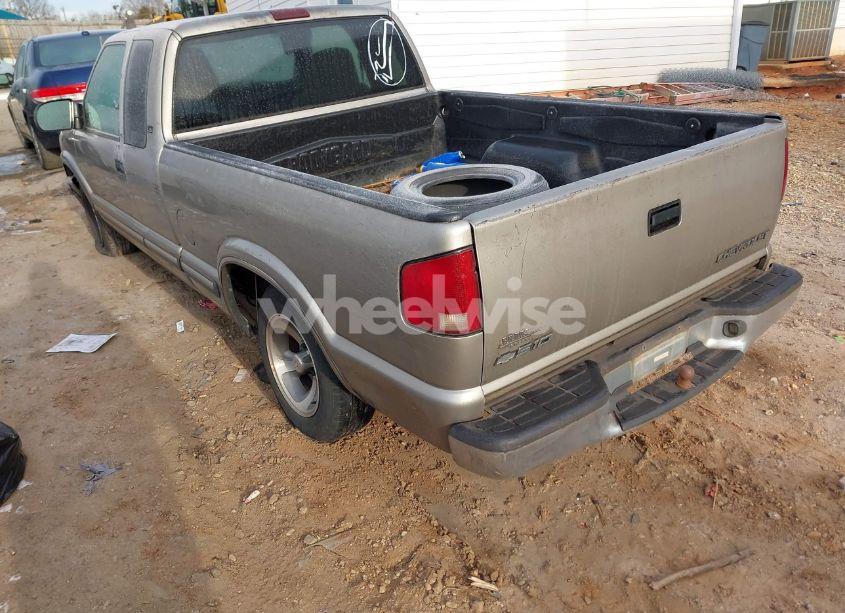 Photo 3 of 2000 Chevrolet S-10 LS (VIN 1GCCS19WXY8294864)