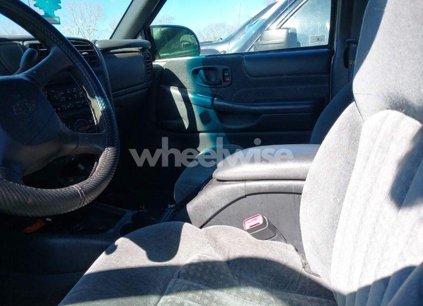 Photo 5 of 2000 Chevrolet S-10 LS (VIN 1GCCS19WXY8294864)