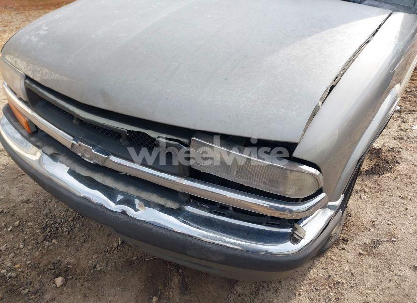 Photo 6 of 2000 Chevrolet S-10 LS (VIN 1GCCS19WXY8294864)