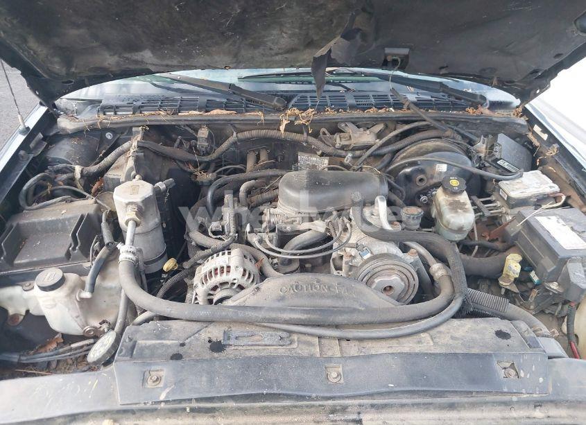 Photo 10 of 2003 Chevrolet S-10 LS (VIN 1GCCS19X038241589)