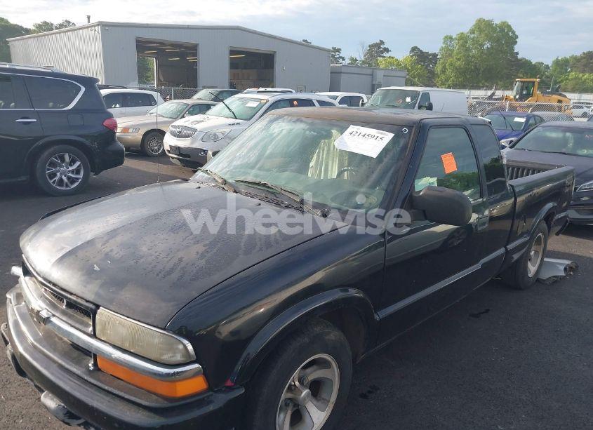 Photo 2 of 2003 Chevrolet S-10 LS (VIN 1GCCS19X038241589)