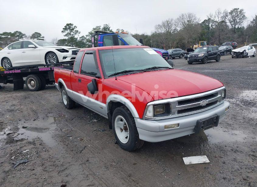 1997 Chevrolet S-10 LS FLEETSIDE (VIN 1GCCS19X1V8205980) main photo