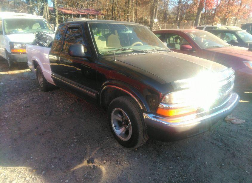 1998 Chevrolet S-10 LS FLEETSIDE (VIN 1GCCS19X1WK127172) main photo