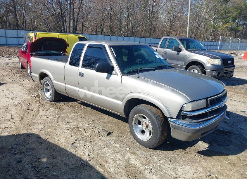 2003 Chevrolet S-10 LS (VIN 1GCCS19X238105934) main photo