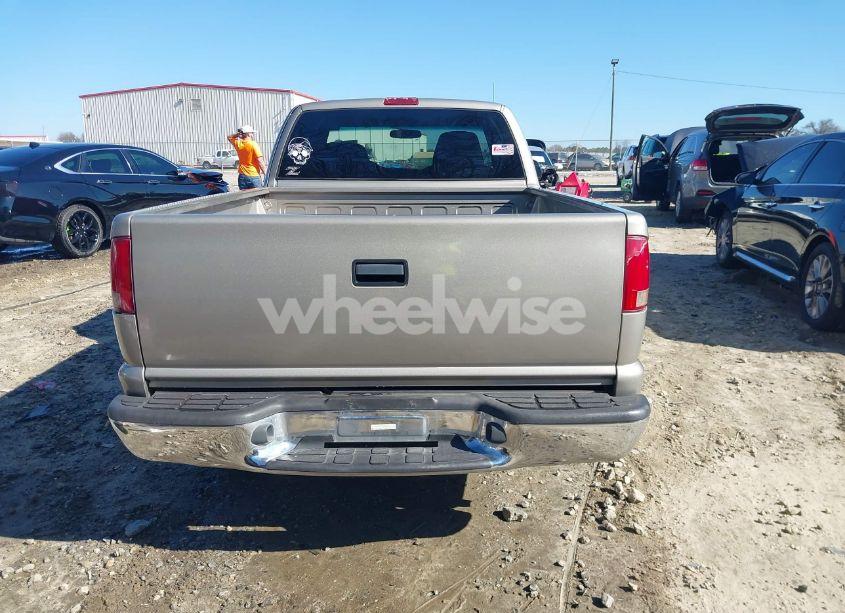 Photo 16 of 2003 Chevrolet S-10 LS (VIN 1GCCS19X238105934)