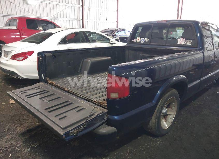 Photo 8 of 2003 Chevrolet S-10 LS (VIN 1GCCS19X238169679)