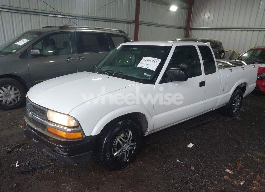Photo 2 of 2003 Chevrolet S-10 (VIN 1GCCS19X238277865)